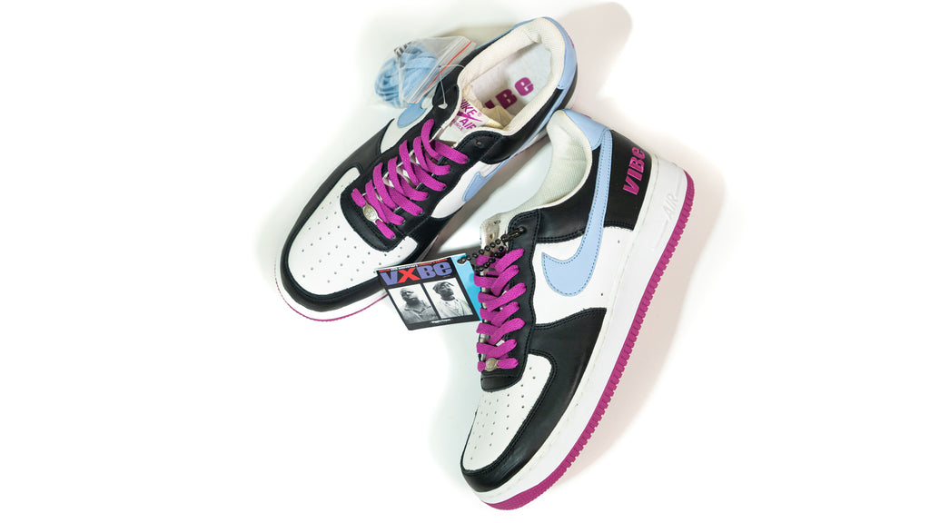 Advertentie expositie mengsel ARCHIVE DNA: NIKE AIR FORCE 1 X VIBE MAGAZINE HYPERSTRIKE – Patta