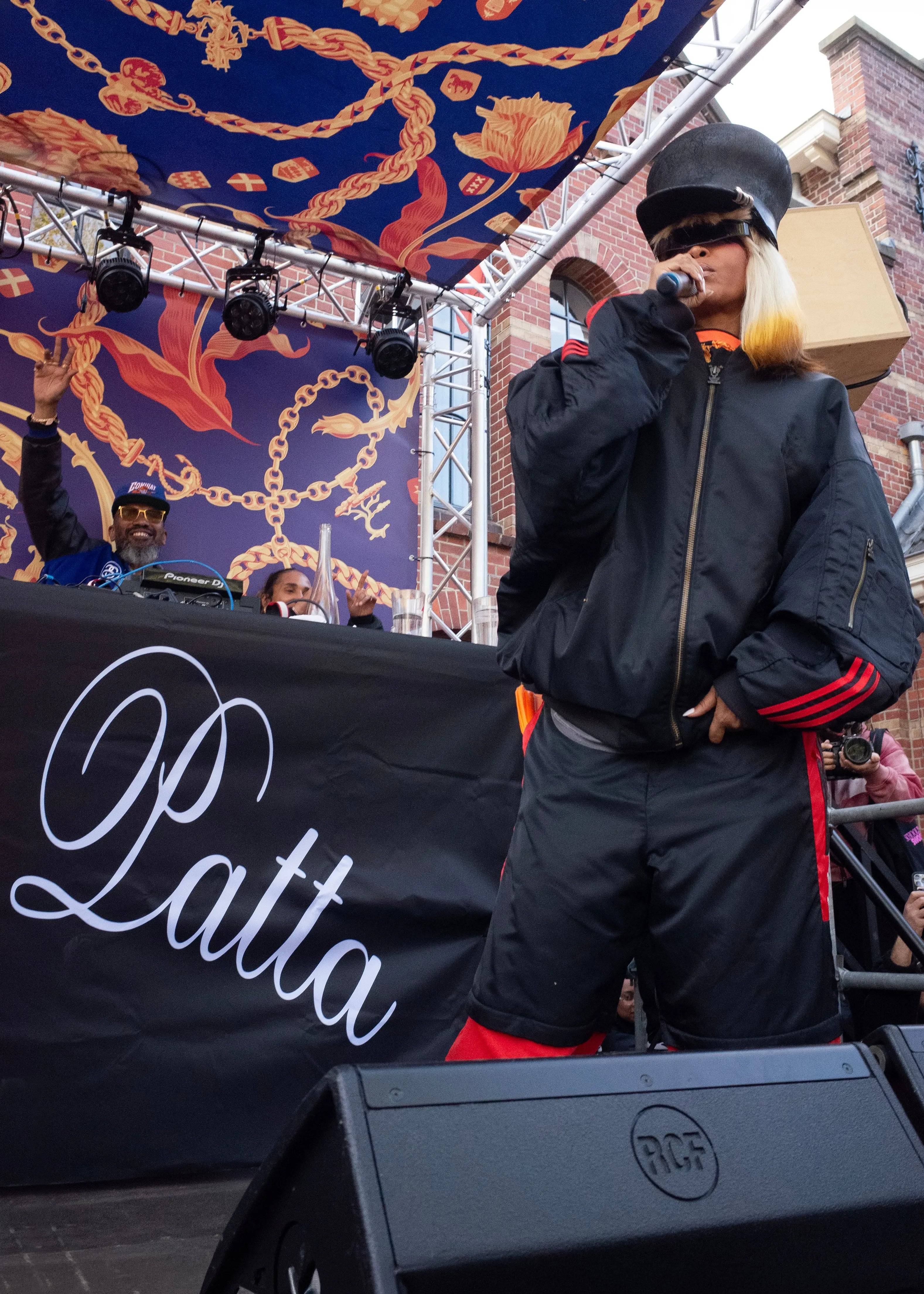 Mike, Wiki & The Alchemist - One More - Patta