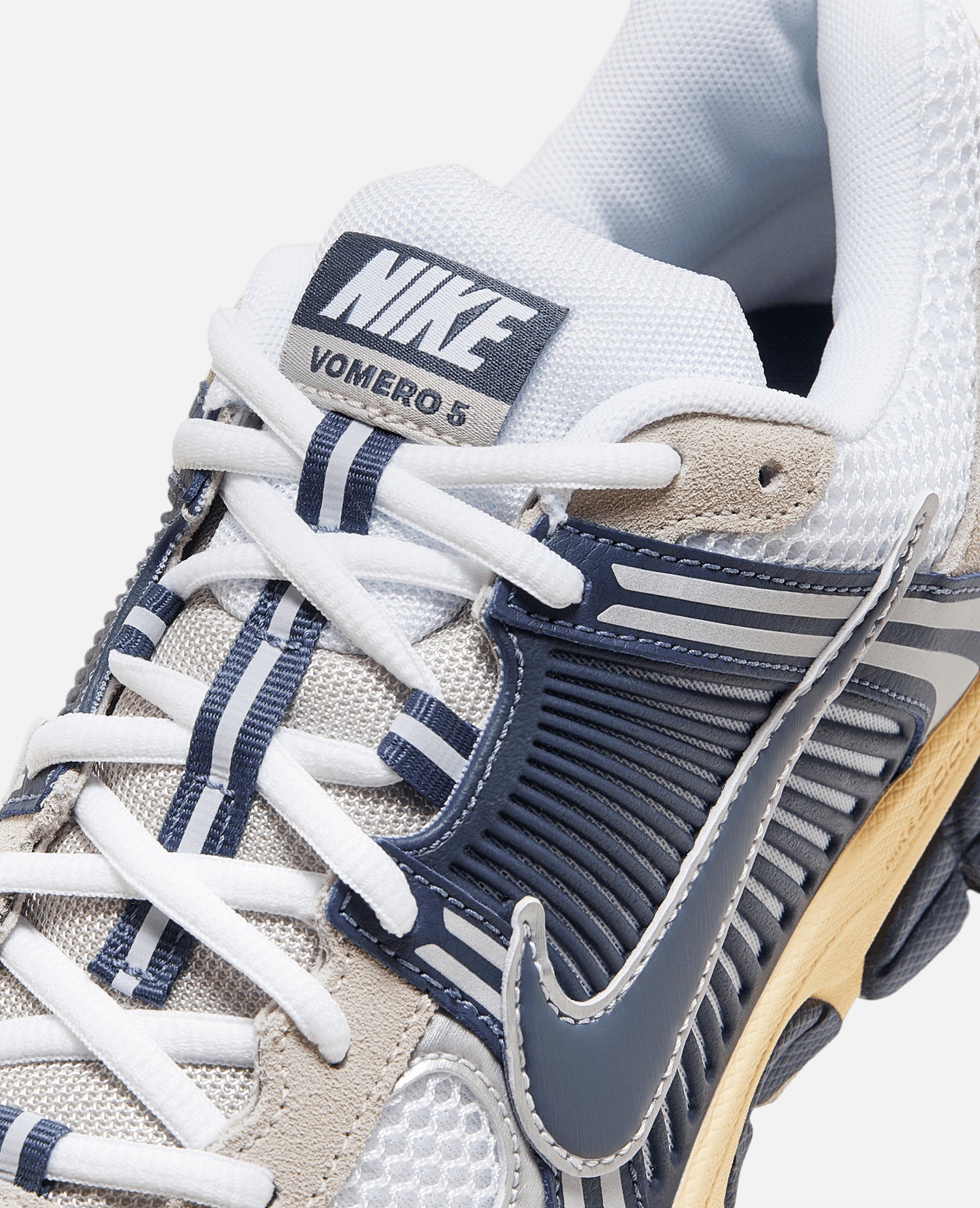 Nike Zoom Vomero 5 (White/Thunder Blue-Cream II)