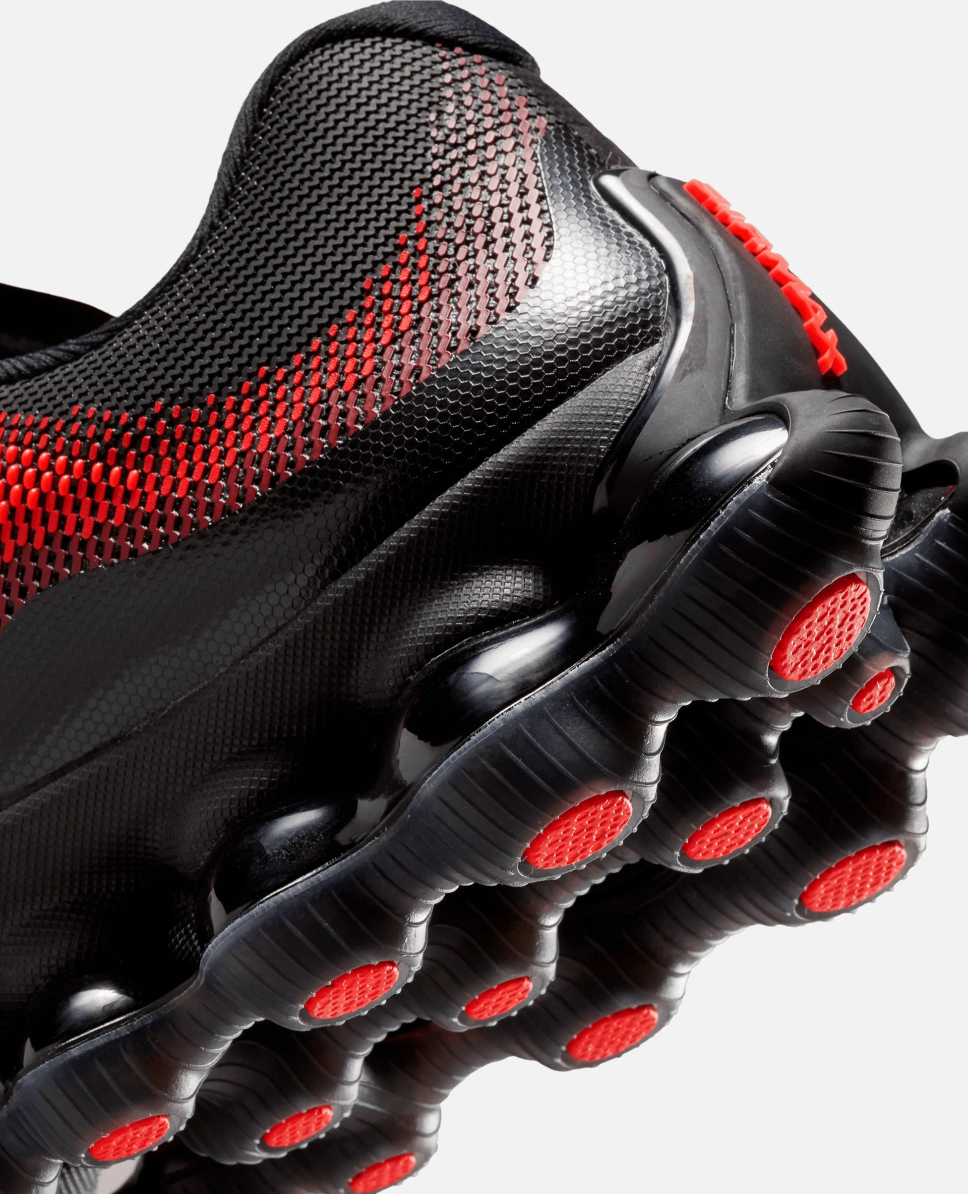 Nike Air Liquid Max (Black/Metallic Gold-Team Red-Fire Red-Breathe Crimson-Clear) Nike