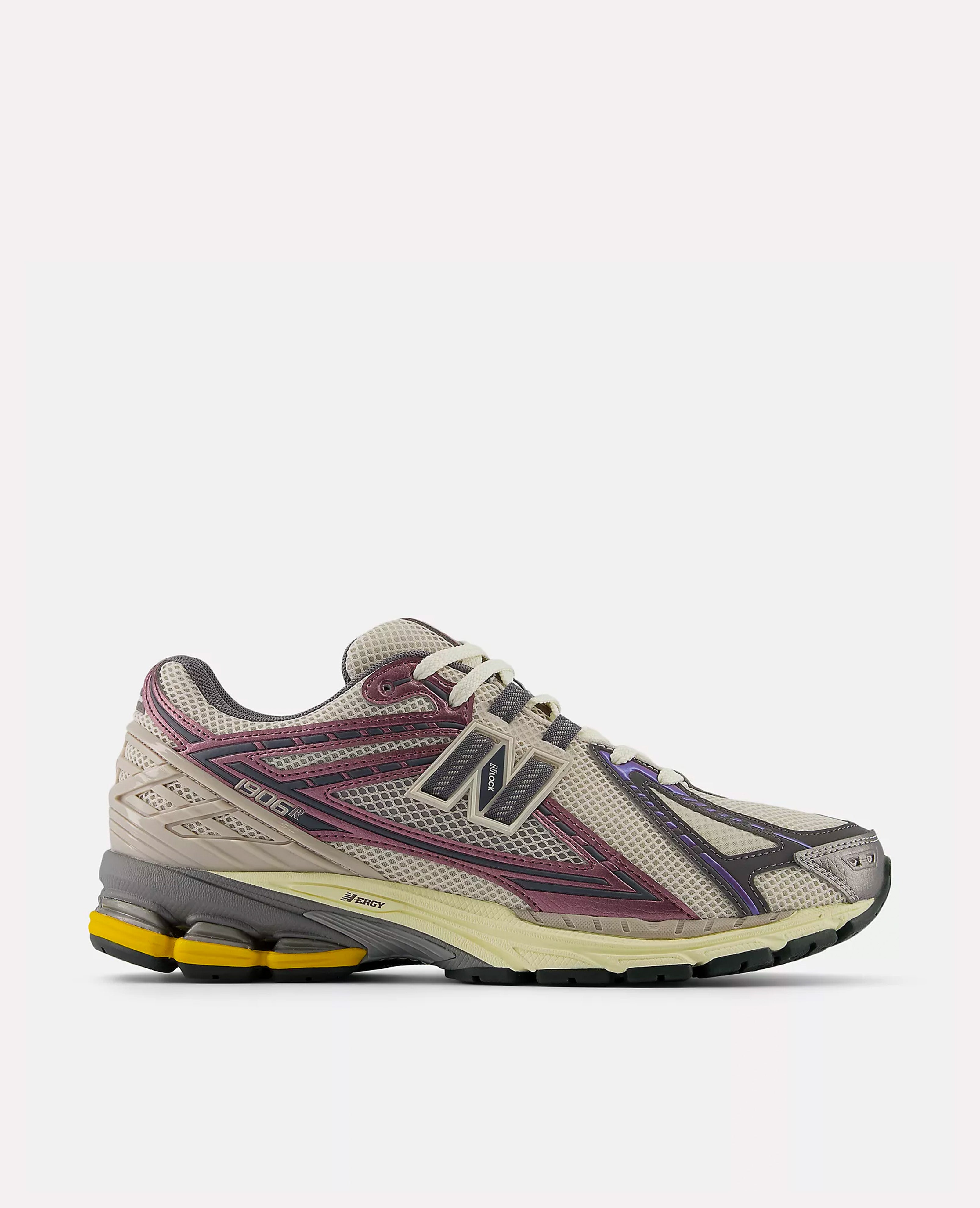 New balance 690 classic hot sale beige